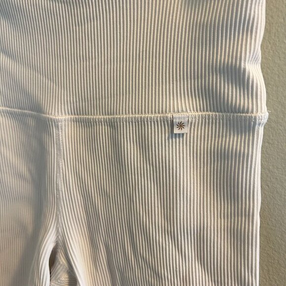 Athleta x Alicia Keys Elation Bike Shorts Size Medium Rib Magnolia White 9 Inch - Picture 3 of 9